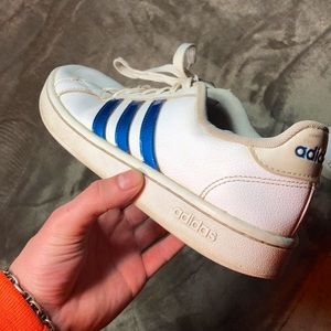 Women’s Adidas Tennis Shoes